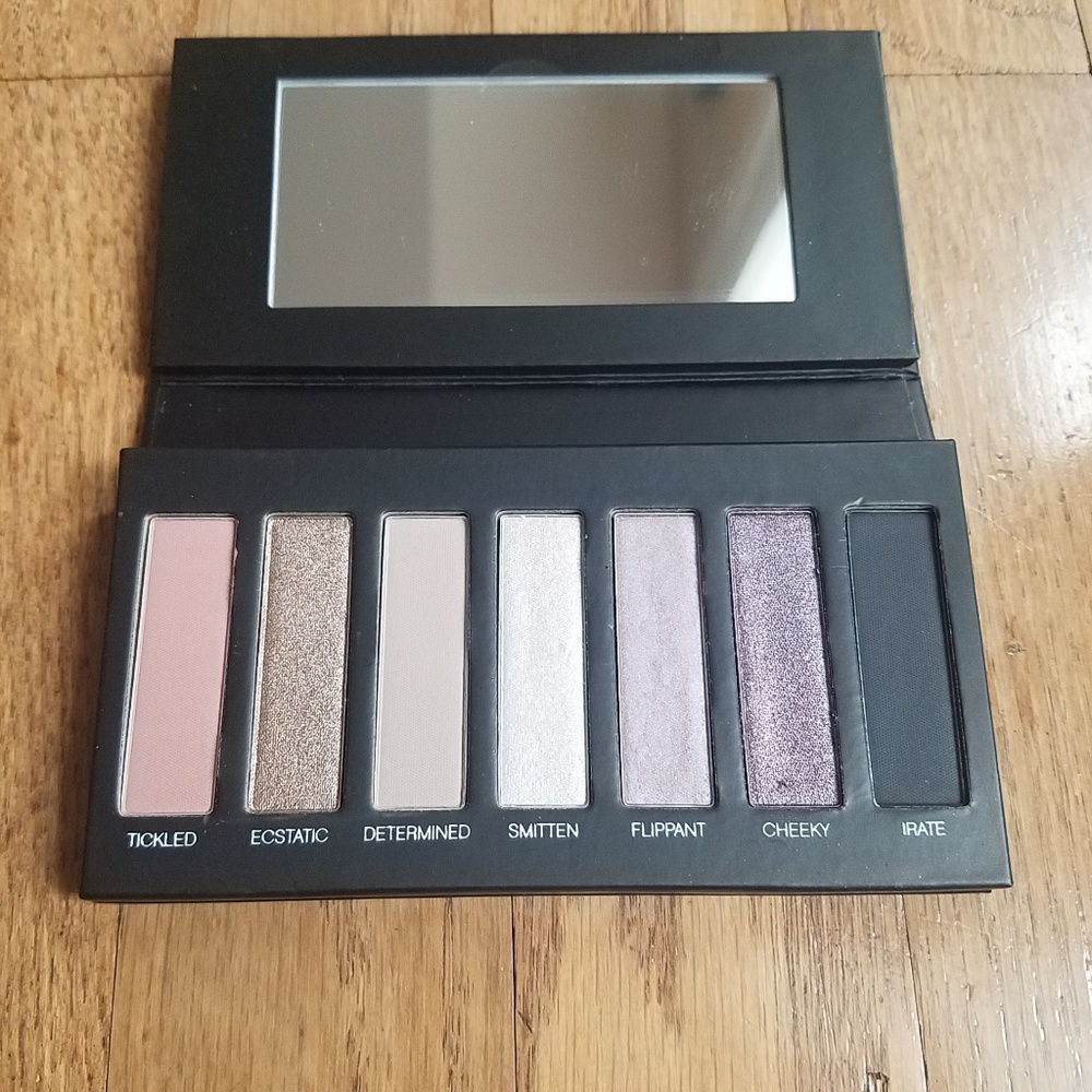 Younique moodstruck addiction palette 3